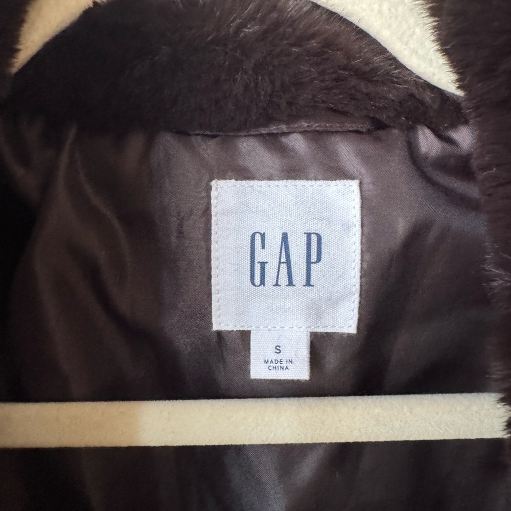 GAP Women’s Crop Brown Faux Fur Jacket - Picture 3 of 4